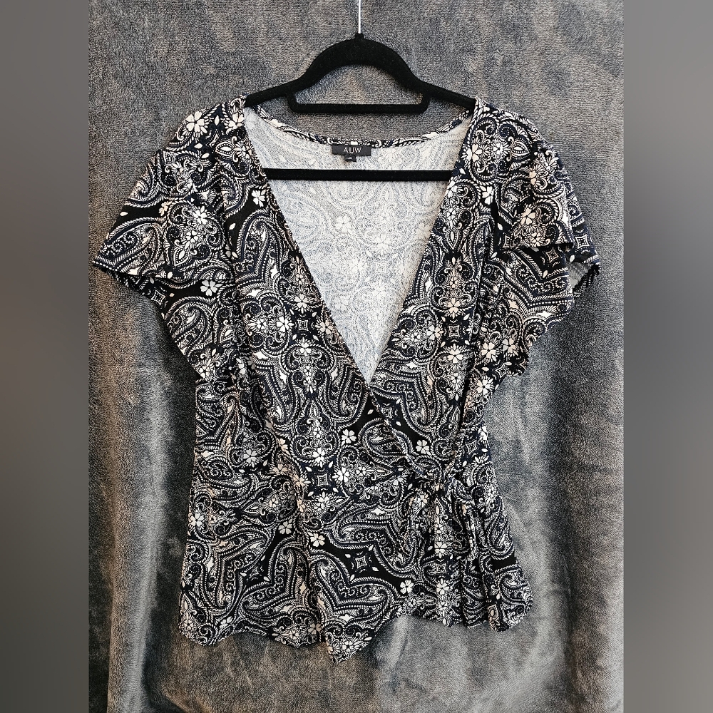 Wrap top. Black and white. Size 2x.
